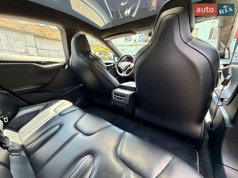 Ліфтбек Tesla Model S 2017 в Одесі фото 23 Ліфтбек Tesla Model S 2017 в Одесі