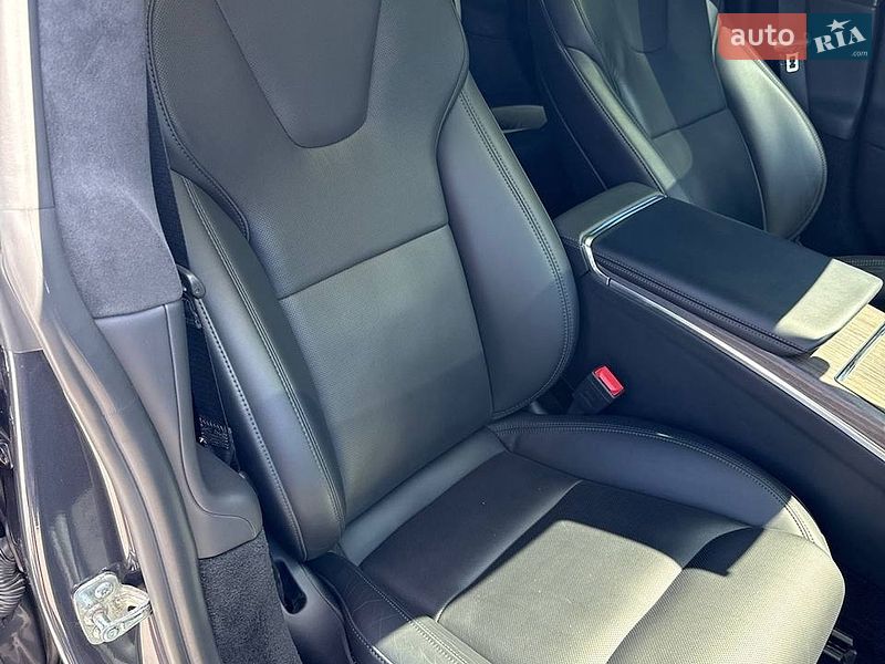 Ліфтбек Tesla Model S 2022 в Дніпрі
