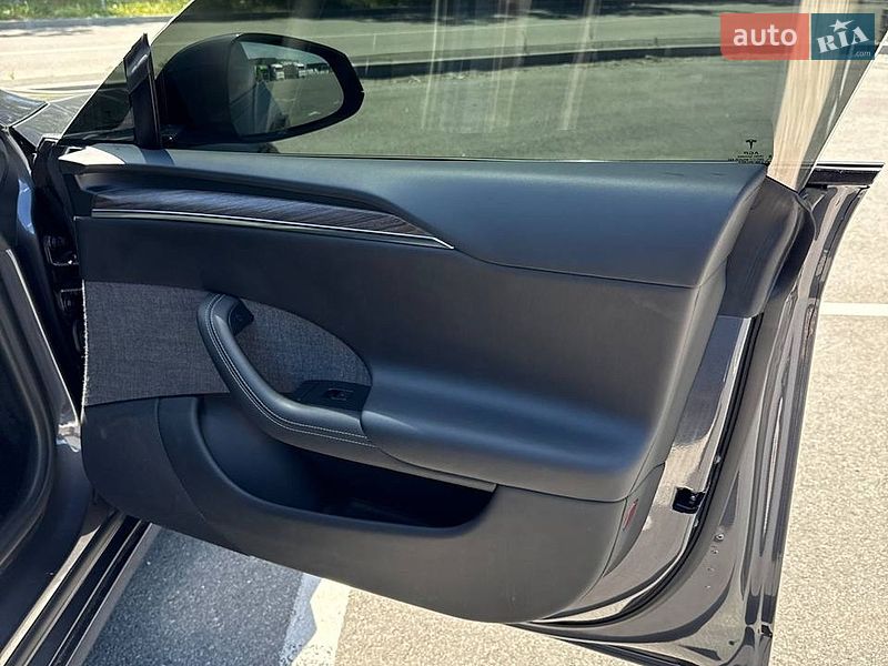 Ліфтбек Tesla Model S 2022 в Дніпрі