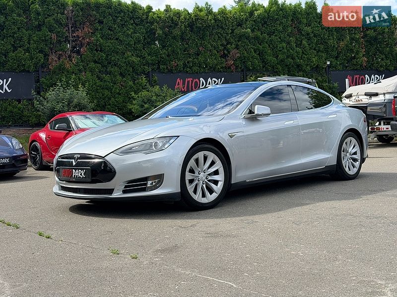 Лифтбек Tesla Model S 2015 в Киеве