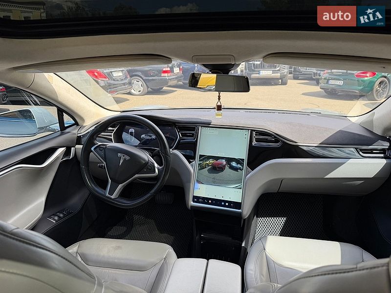 Лифтбек Tesla Model S 2015 в Киеве
