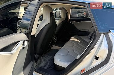 Лифтбек Tesla Model S 2015 в Киеве