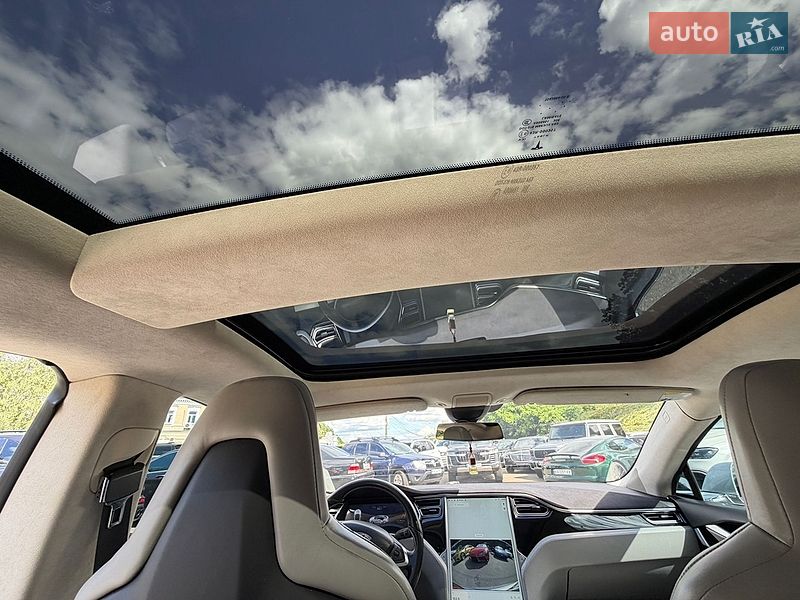 Лифтбек Tesla Model S 2015 в Киеве