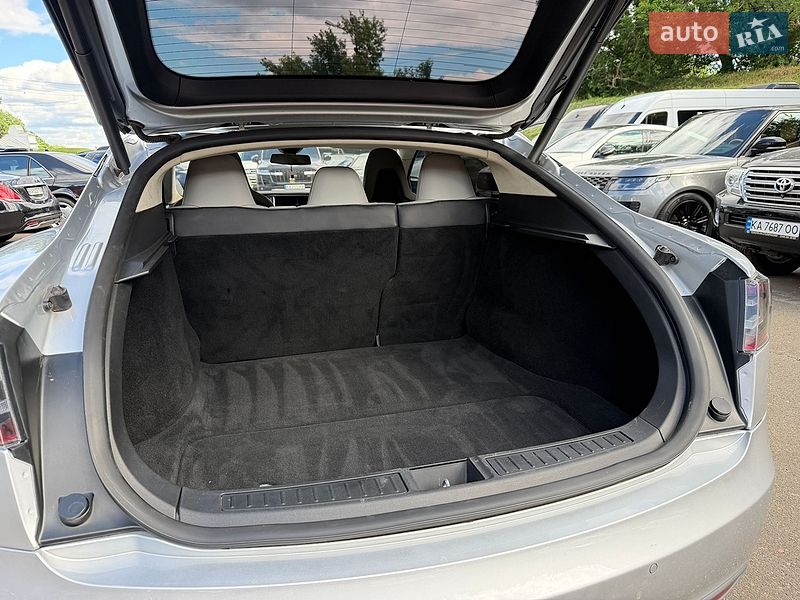 Лифтбек Tesla Model S 2015 в Киеве