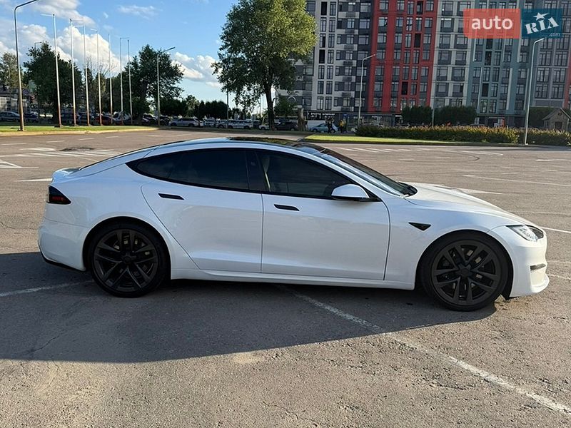 Лифтбек Tesla Model S 2023 в Киеве фото 16 Лифтбек Tesla Model S 2023 в Киеве