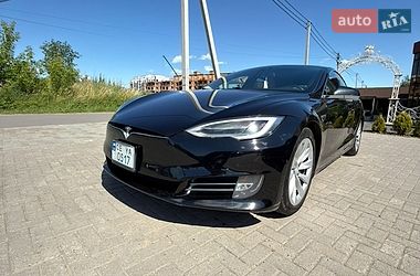 Ліфтбек Tesla Model S 2016 в Чернівцях