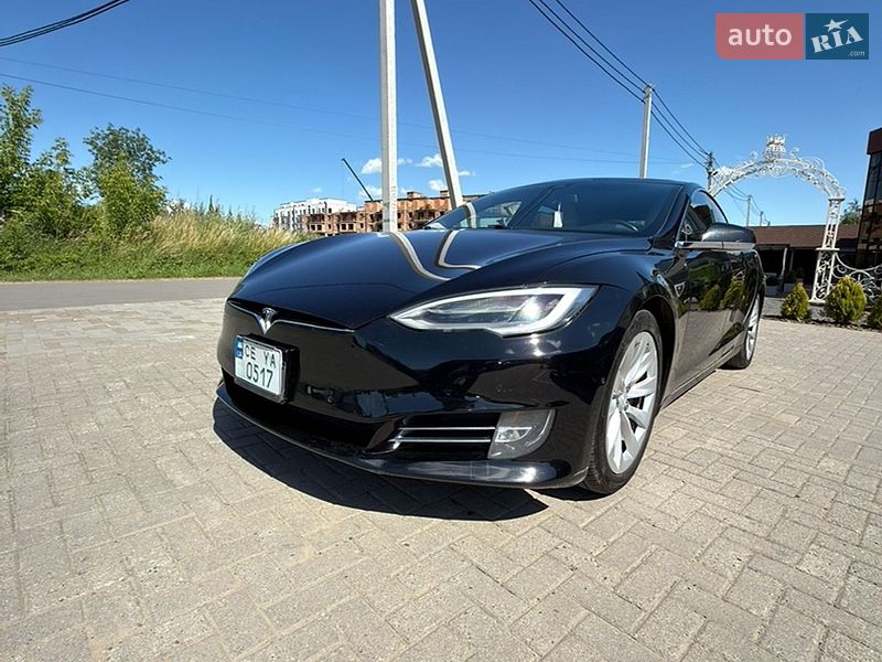 Ліфтбек Tesla Model S 2016 в Чернівцях