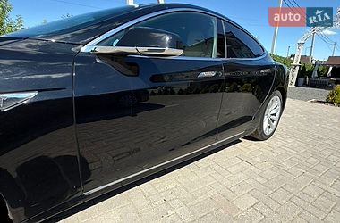 Ліфтбек Tesla Model S 2016 в Чернівцях