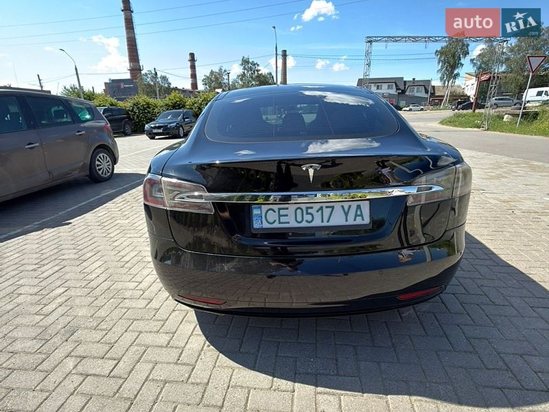 Ліфтбек Tesla Model S 2016 в Чернівцях