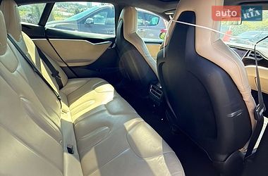 Ліфтбек Tesla Model S 2016 в Чернівцях