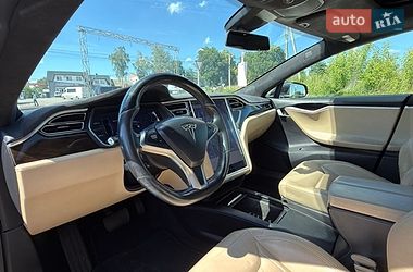 Ліфтбек Tesla Model S 2016 в Чернівцях