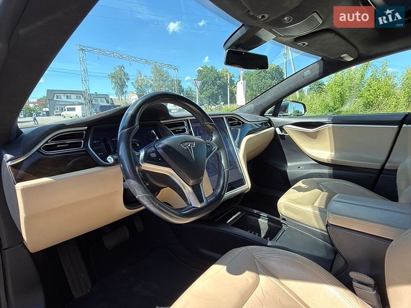 Ліфтбек Tesla Model S 2016 в Чернівцях