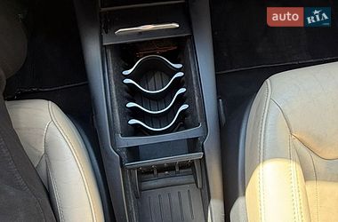 Ліфтбек Tesla Model S 2016 в Чернівцях