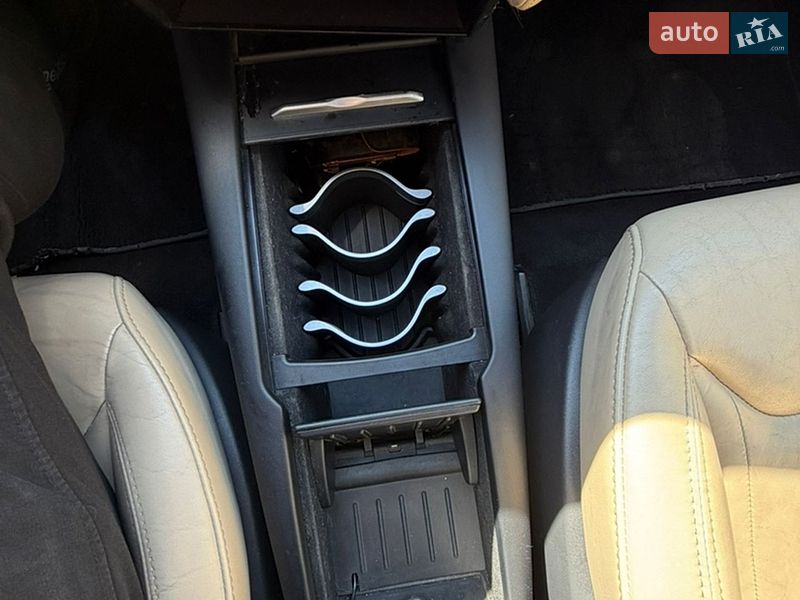 Ліфтбек Tesla Model S 2016 в Чернівцях