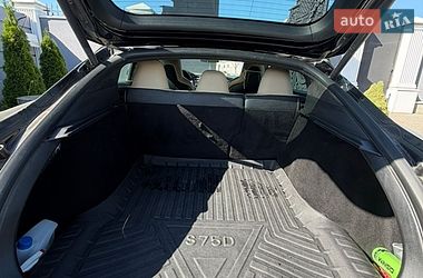 Ліфтбек Tesla Model S 2016 в Чернівцях