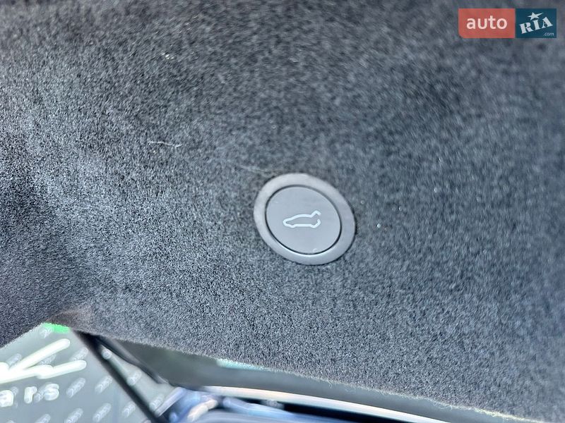 Ліфтбек Tesla Model S 2022 в Києві