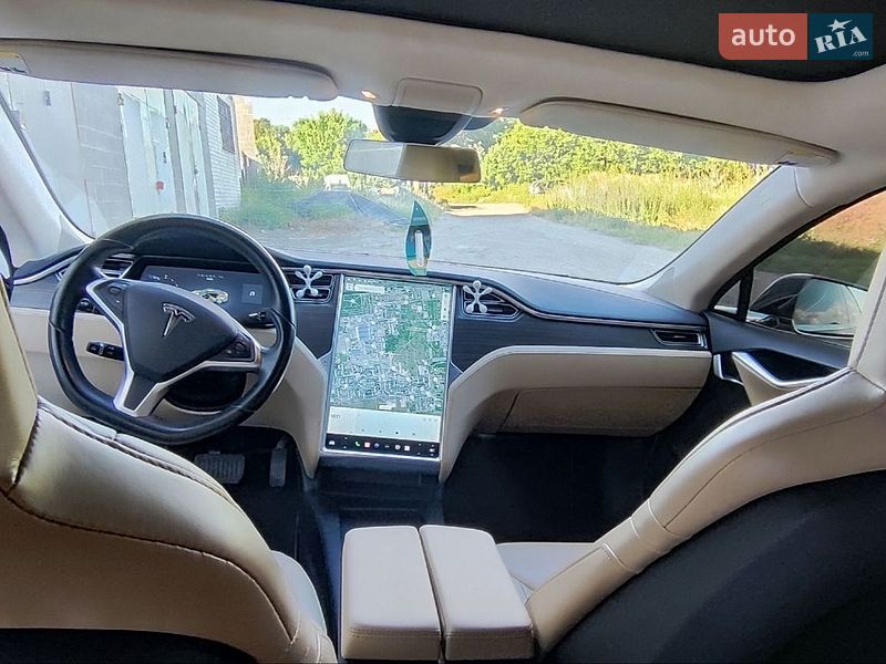 Ліфтбек Tesla Model S 2016 в Черкасах фото 25 Ліфтбек Tesla Model S 2016 в Черкасах