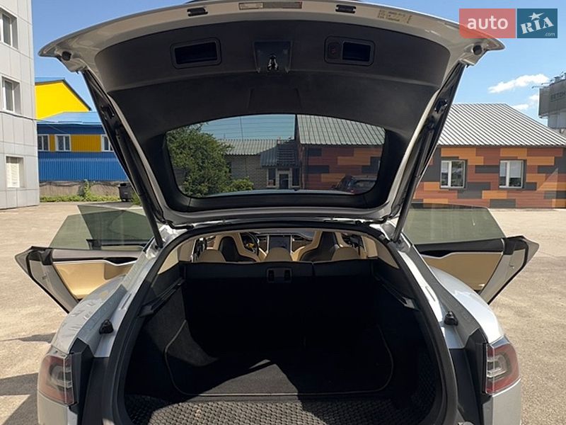 Лифтбек Tesla Model S 2013 в Святопетровское фото 10 Лифтбек Tesla Model S 2013 в Святопетровское