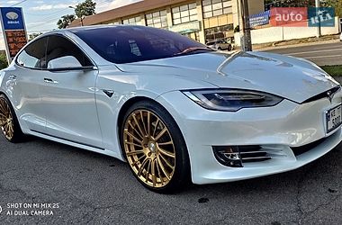 Лифтбек Tesla Model S 2019 в Днепре