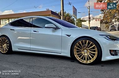 Лифтбек Tesla Model S 2019 в Днепре