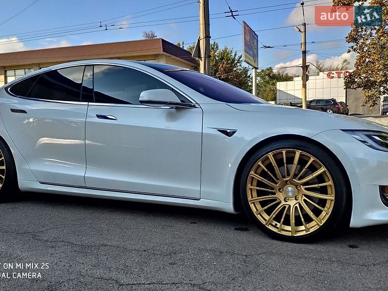 Лифтбек Tesla Model S 2019 в Днепре