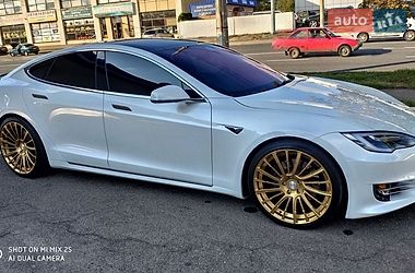 Лифтбек Tesla Model S 2019 в Днепре