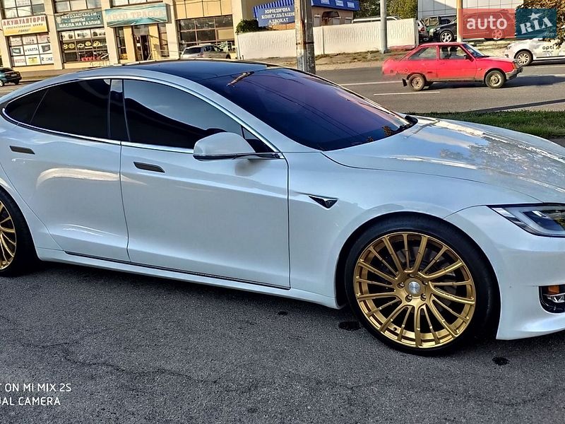 Лифтбек Tesla Model S 2019 в Днепре