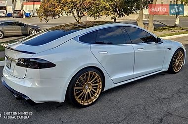 Лифтбек Tesla Model S 2019 в Днепре
