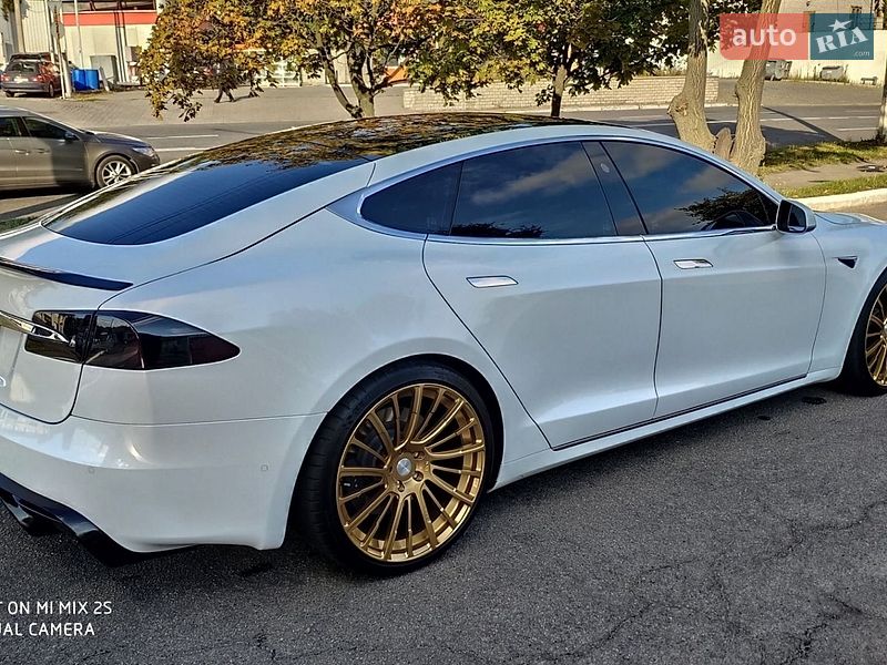 Лифтбек Tesla Model S 2019 в Днепре