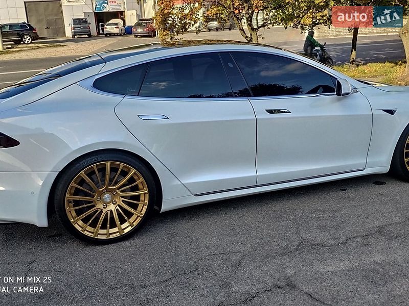 Лифтбек Tesla Model S 2019 в Днепре