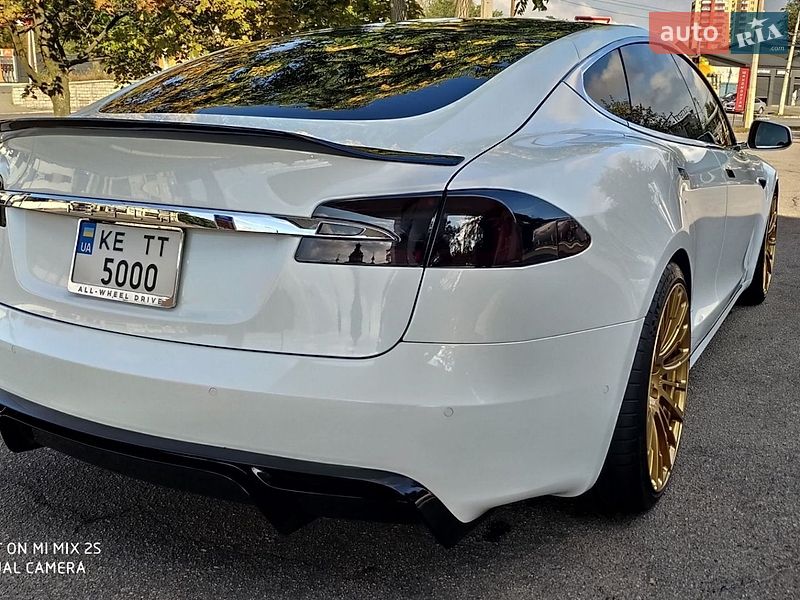 Лифтбек Tesla Model S 2019 в Днепре