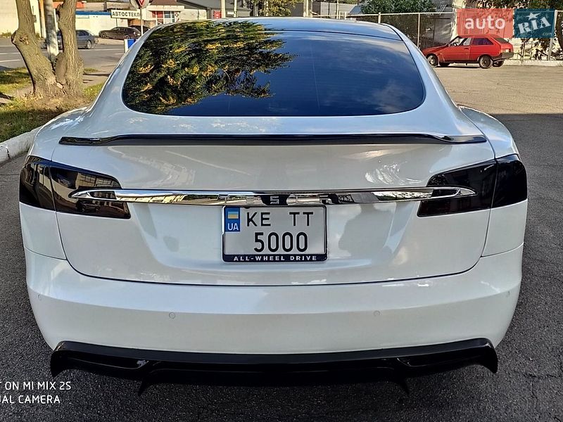Лифтбек Tesla Model S 2019 в Днепре
