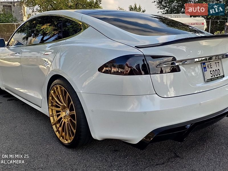 Лифтбек Tesla Model S 2019 в Днепре