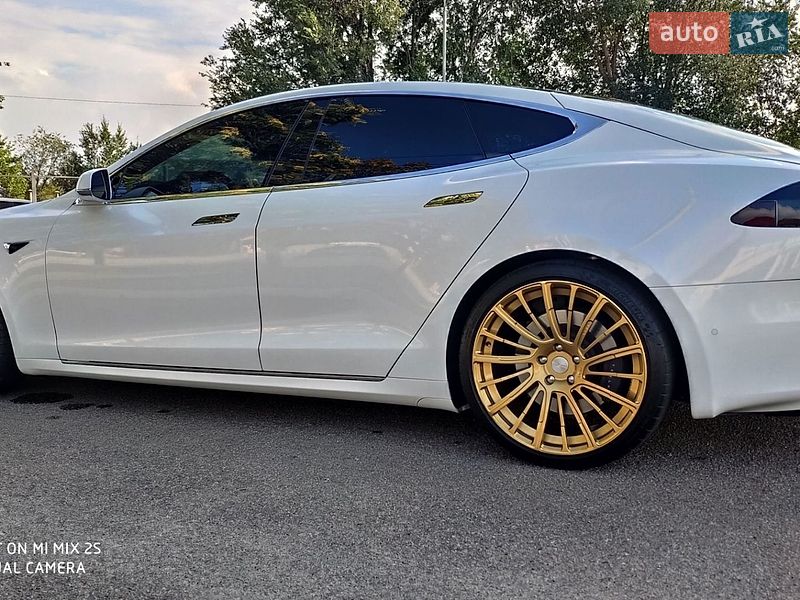 Лифтбек Tesla Model S 2019 в Днепре