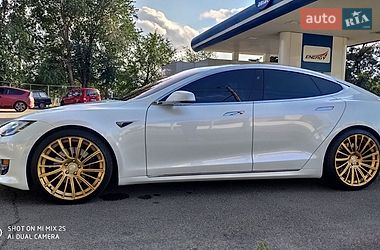 Лифтбек Tesla Model S 2019 в Днепре