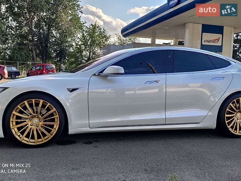 Лифтбек Tesla Model S 2019 в Днепре