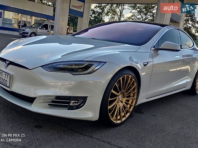 Лифтбек Tesla Model S 2019 в Днепре