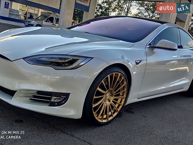 Лифтбек Tesla Model S 2019 в Днепре