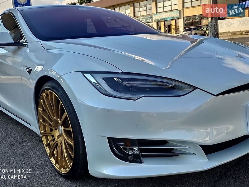 Лифтбек Tesla Model S 2019 в Днепре