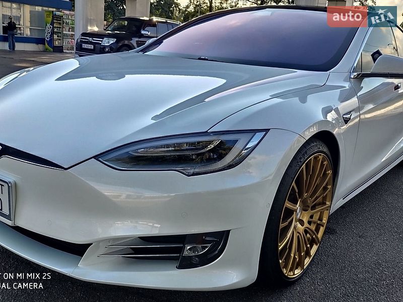 Лифтбек Tesla Model S 2019 в Днепре