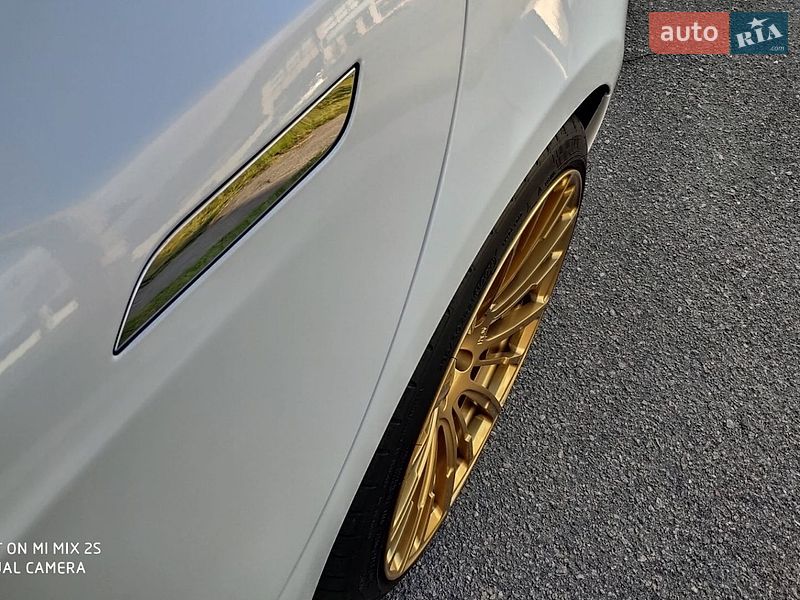 Лифтбек Tesla Model S 2019 в Днепре