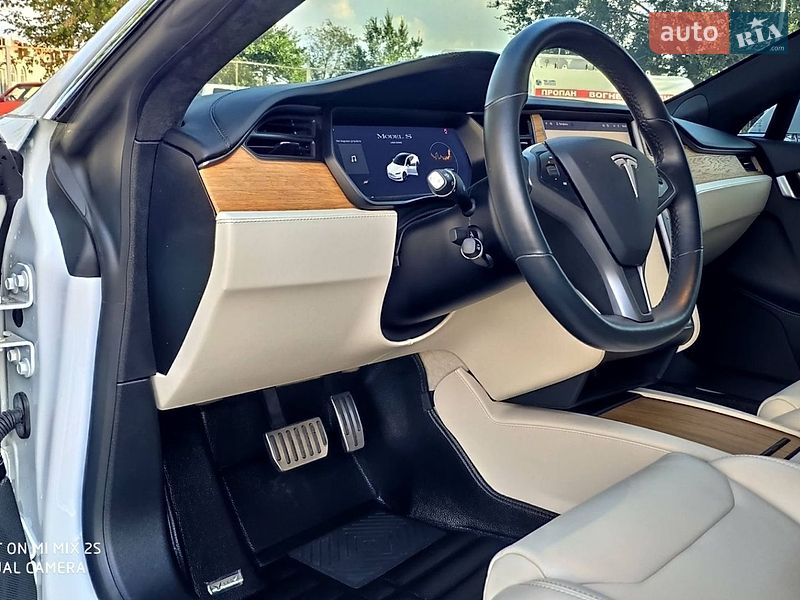Лифтбек Tesla Model S 2019 в Днепре