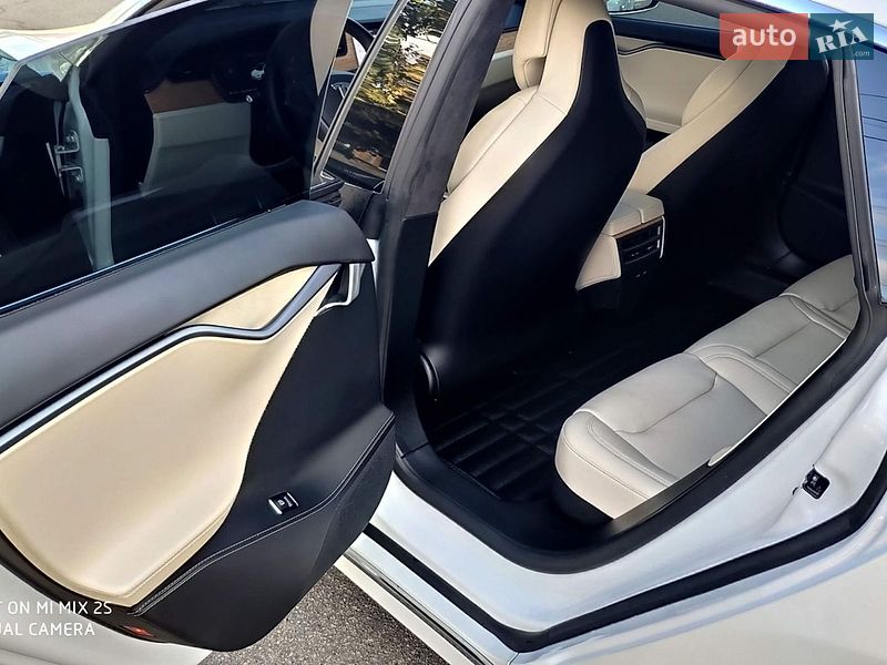 Лифтбек Tesla Model S 2019 в Днепре