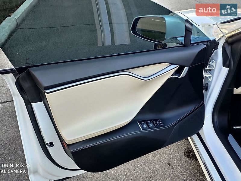 Лифтбек Tesla Model S 2019 в Днепре