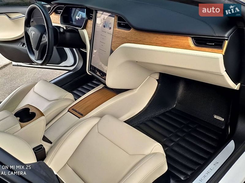 Лифтбек Tesla Model S 2019 в Днепре