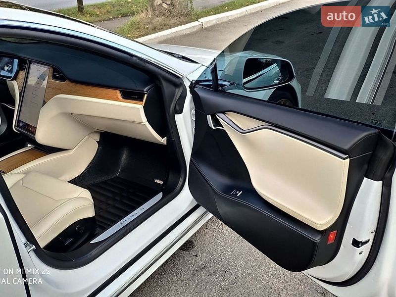 Лифтбек Tesla Model S 2019 в Днепре