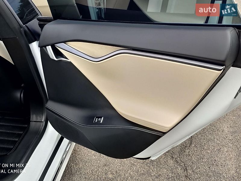 Лифтбек Tesla Model S 2019 в Днепре