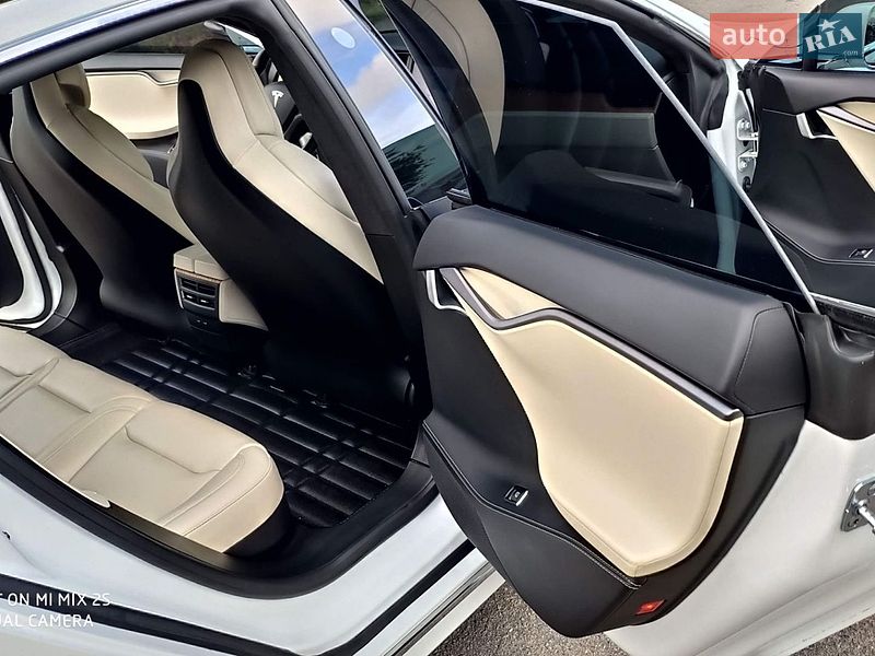 Лифтбек Tesla Model S 2019 в Днепре