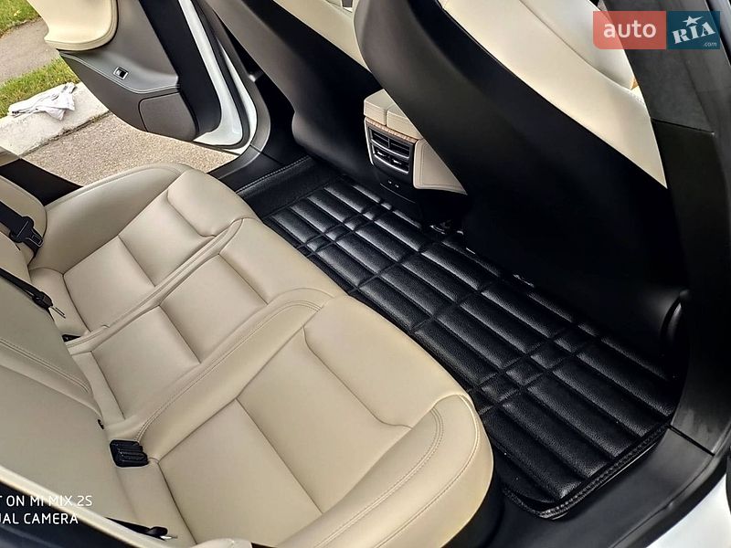 Лифтбек Tesla Model S 2019 в Днепре