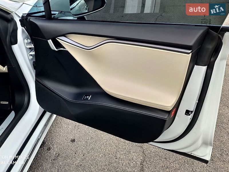 Лифтбек Tesla Model S 2019 в Днепре